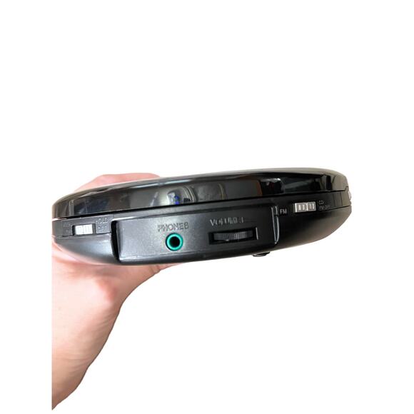 Personal size CD player and radio - Picture 5 of 6